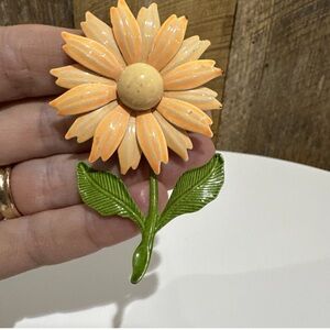 Vintage metal orange daisy flower brooch pin jewelry 70s